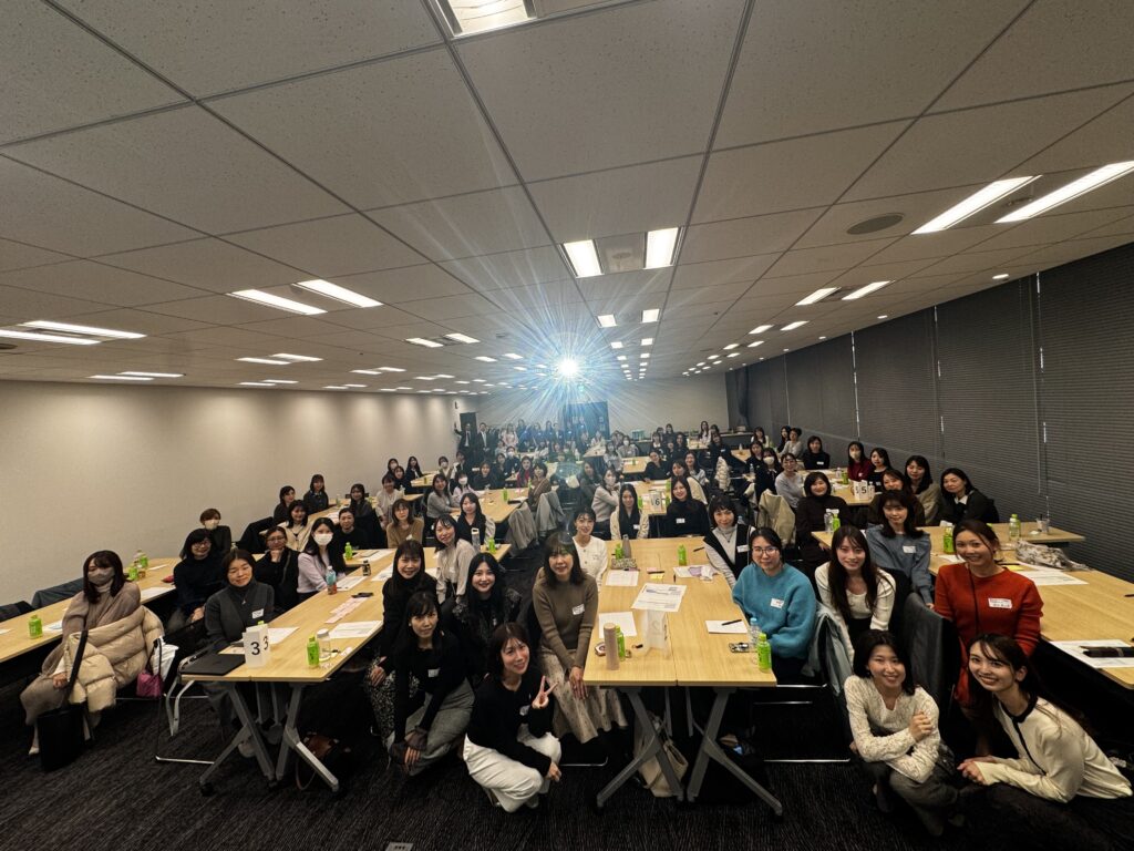 事前のヒアリングをもとに創り上げた、オーダーメイドの研修。部署や拠点を超えて相互理解と交流を深め、当初の期待を上回る結果に