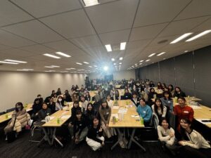 事前のヒアリングをもとに創り上げた、オーダーメイドの研修。部署や拠点を超えて相互理解と交流を深め、当初の期待を上回る結果に