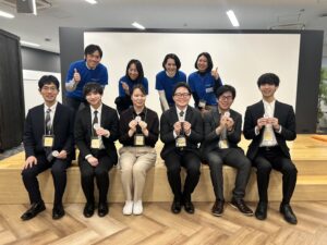 相手の立場に立って考える視野の広さと、自分の考えをわかりやすく伝えるスキル。この2つの「コミュニケーション力」を、チームビルディング研修とコミュニケーション研修を通じて実践的に習得。